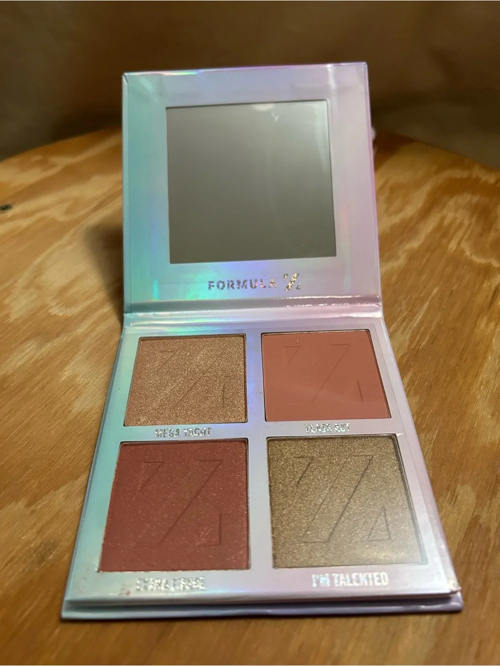 Makeup bundle+ 2 free brushes